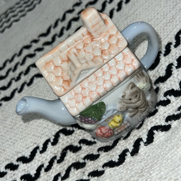 Vintage Detailed Mini Decorative Teapot NWOT - Picture 6 of 9